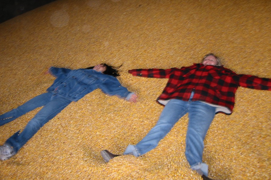 ../image/paula and julie make corn angels.jpg